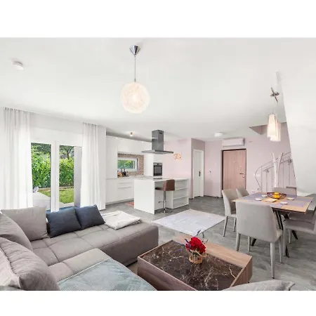 Ventitre, Privatpool,meersicht, Nahe Porec- Neu Villa Mugeba
